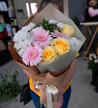 Букет цветов из:  Герберы, Розы и Хризантемы в Самарском