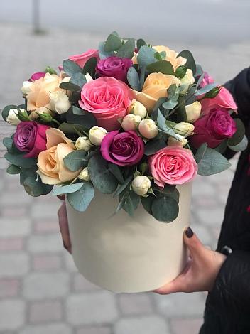 Цветочная композиция из Розы в шляпной коробке в Самарском